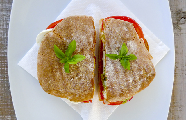 Pane cunzato siciliano