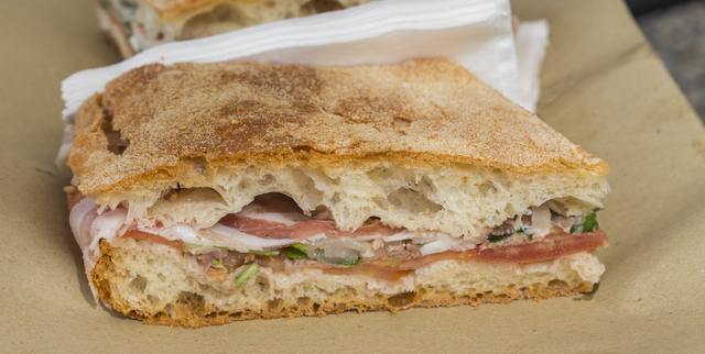 Pane cunzato siciliano